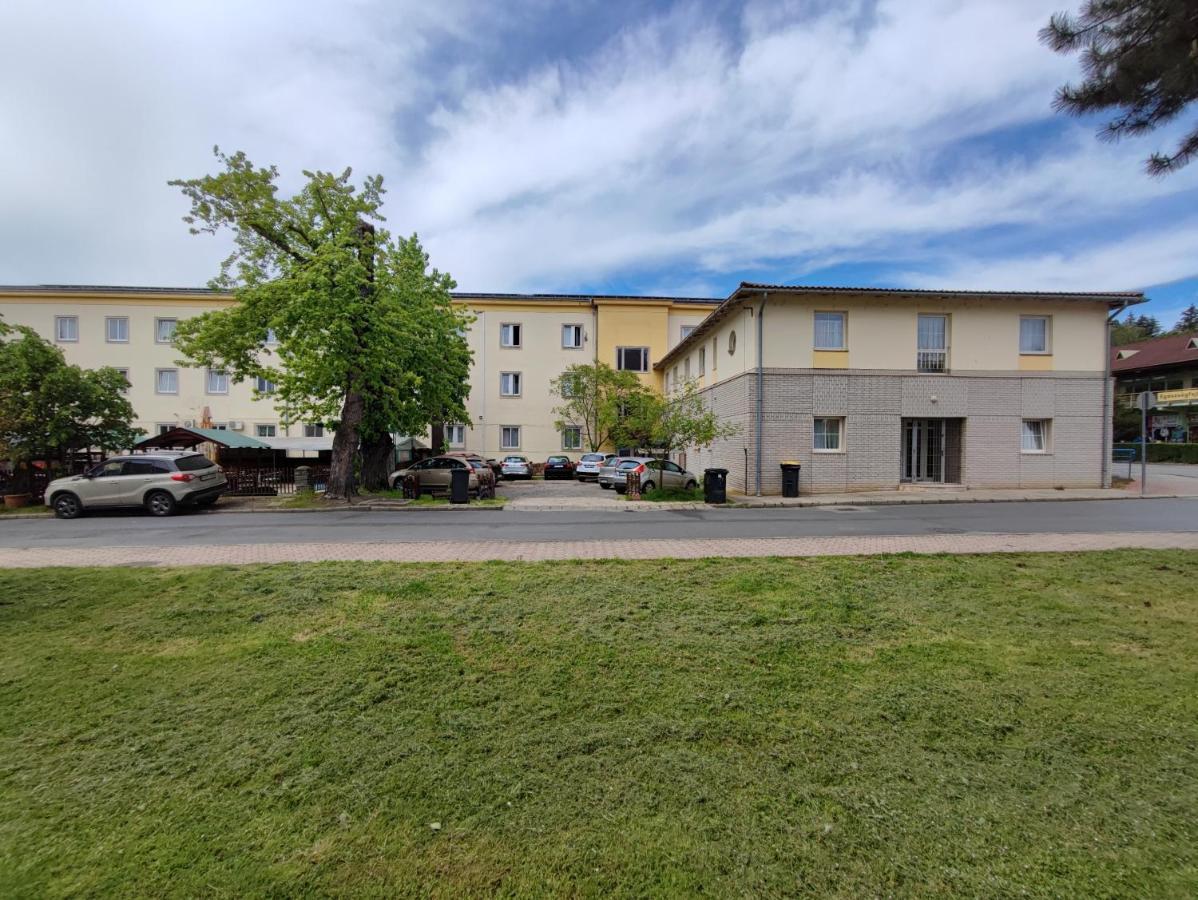 Hotel Beke Sziget Komló Exterior foto