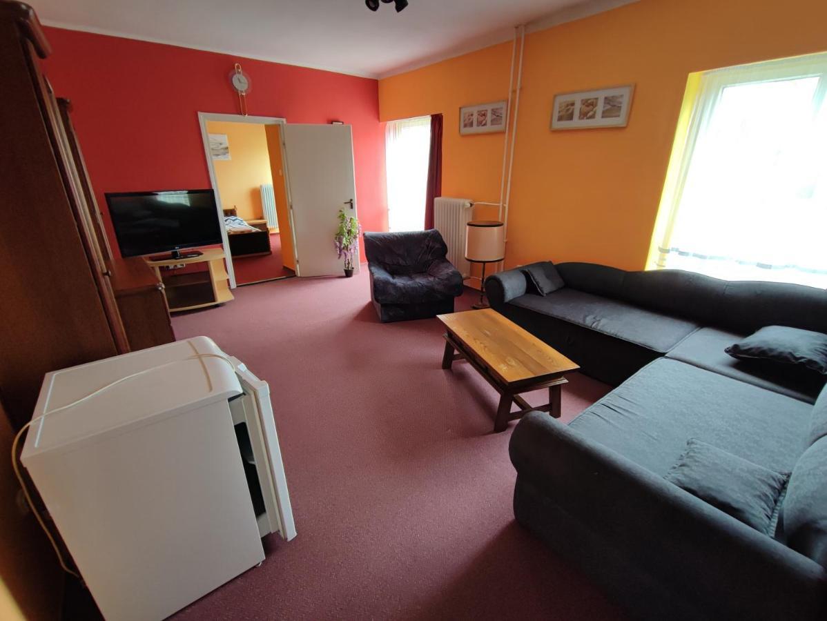 Hotel Beke Sziget Komló Exterior foto
