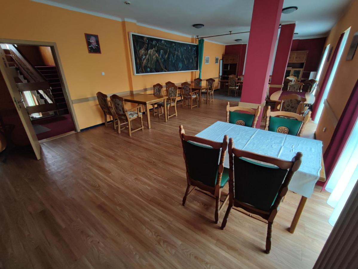 Hotel Beke Sziget Komló Exterior foto
